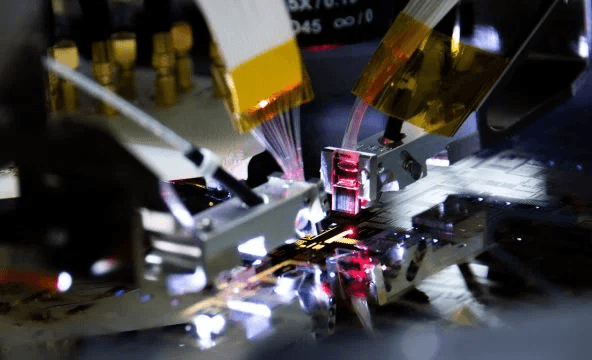 Silicon-photonics wafer-level optical test